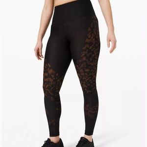 NWT Lululemon Mapped Out High-Rise Tight 28"
Camo